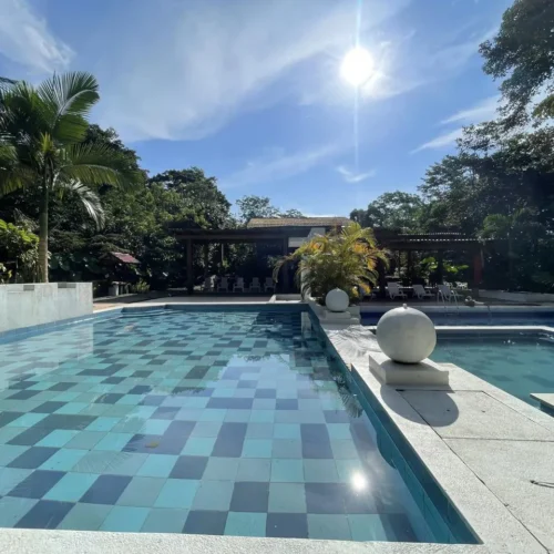 Overview of participant support and guided practices during an ayahuasca retreat in Colombia.